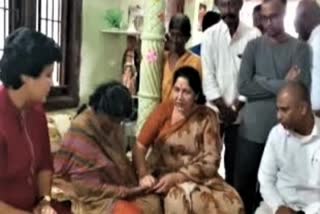 Satyavati rathod has consoled the family of Naresh, a RTC worker