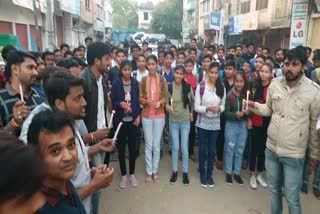 youth taken out candle march in bhind against hyderabad doctor rape case