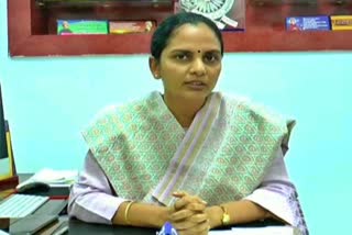 Adilabad district collector Divyadevarajan has urged farmers not to believe the campaign that the CCI is stopping cotton purchases