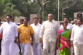 tdp-leaders-meet-governor-over-attack-on-chandrababu-convayi-in-amaravathi-tour