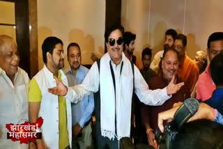 Shatrughan Sinha seeking votes for Congress candidates arrives in Ranchi