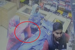 Two women stole a jeans pants in Fatehabad