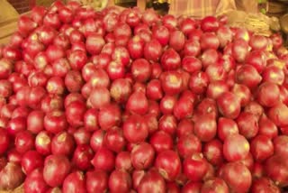 Govt reduces onion stock holding limit for retailers, wholesalers amid rising prices