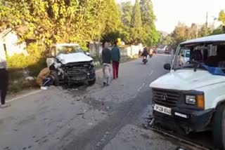 Two cars crashed in Aghar of hamirpur