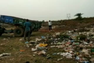 trash-being-thrown-near-the-health-center-in-narsinghpur
