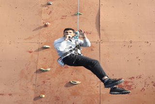 Sports minister jitu patwari did wall climbing