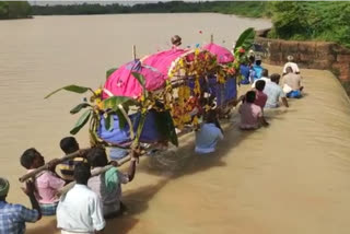 Villagers Carrying Corpse in Lake!