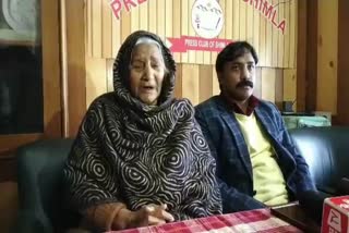 Homeless old women called to CM Jairam Thakur for help in Shimla