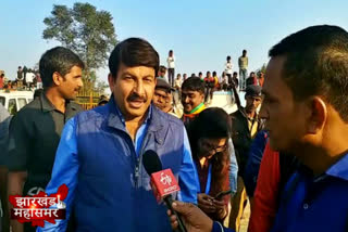 Manoj Tiwari campaigned in support of Neera Yadav in Koderma