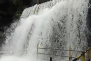 suruli falls, சுருளி அருவியில் குளிக்கத் தடை