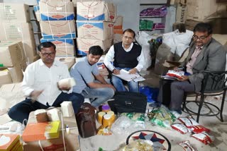 खाद्य सुरक्षा टीम ने एक किराना पर मारा छापा, Food security team raid a grocery