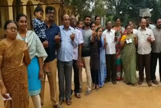 110 ಸದಸ್ಯರಿಂದ ಏಕಕಾಲಕ್ಕೆ ಮತದಾನ ,  Voting simultaneously by 110 members of the same family