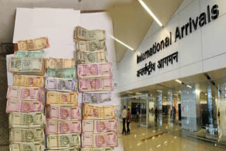 Custom department arrested 4 man with Indian currency of over 39 lakhs at IGI airport