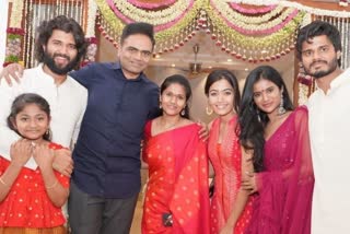 rashmika mandanna at vijay devarakonda's house warming function, ವಿಜಯ್ ದೇವರಕೊಂಡ ಮನೆ ಗೃಹಪ್ರವೇಶಕ್ಕೆ ರಶ್ಮಿಕಾ ಹಾಜರು