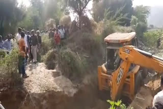 4-year-old innocent dropped in open borewell,  खेलते-खेलते खुले बोरवेल में गिरा 4 वर्षीय मासूम