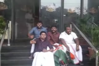 youth congress protest to jalleel office കെ.ടി ജലീലിനെതിരെ യൂത്ത് കോണ്‍ഗ്രസ് പ്രതിഷേധം യൂത്ത് കോണ്‍ഗ്രസ് പ്രതിഷേധം കെ.ടി ജലീൽ latest malayalam vartha updates malayalam artha updates