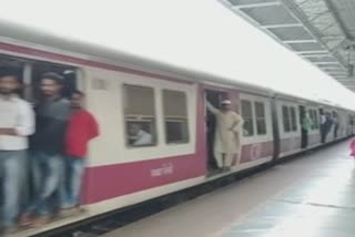 passenger-was-thrown-out-of-the-local-train-in-mumbai