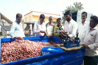 Onion price problem from mediators in Chamarajanagar