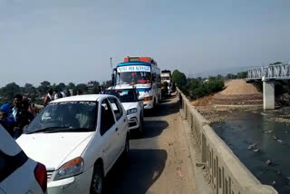 sehore news , Budhni to Hoshangabad , jammed for hours,  नर्मदा पुल पर घंटो तक लगा जाम,  सीहोर न्यूज , सैकड़ो वाहन घंटो तक फंसे