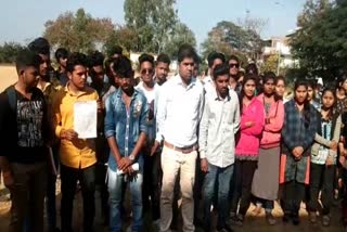 Block NSUI workers submitted their resignations in koriya