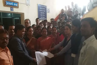 Students and professors in Satna submitted memorandum to President