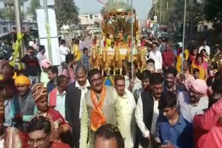 Congress MLA seen dancing during the Kalash Yatra