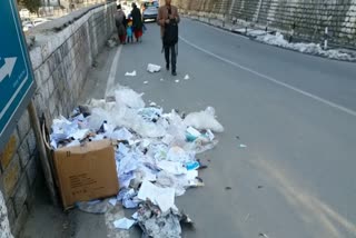 shopkeepers are spreading garbage in Rekong Peo market