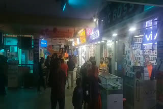 The city council team seized two shops in a big action, barmer news, बाड़मेर न्यूज