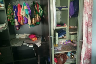 one night thieves broke into three flats in Karad Malkapur city