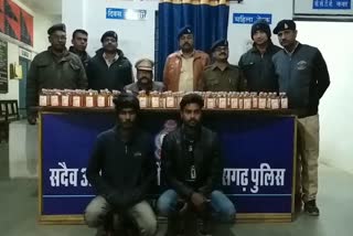 Police caught illegal liquor in Manendragarh