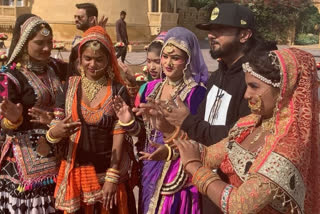 singer honey singh jaisalmer, honey singh perform in jaisalmer, honey singh jaisalmer perform at royal wedding in jaisalmer, honey singh talk about jaisalmer, पंजाबी सिंगर हनी सिंह जैसलमेर परफॉर्मेंस, पंजाबी सिंगर हनी सिंह शाही शादी परफॉर्मेंस जैसलमेर, हनी सिंह जैसलमेर न्यूज, हनी सिंह अपकमिंग सॉन्ग