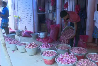 Onions being sold for Rs 200 in Madurai tamilnadu