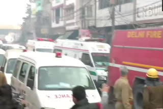 दिल्लीतील अनाज मंडीमध्ये भिषण आग, 32 जणांचा मृत्यू
