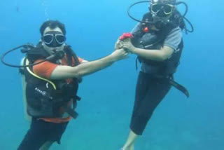 karnataka couple celebrated their wedding anniversary at Seabed