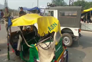 trolley hits Auto, धौलपुर न्यूज, road accident, ट्रैक्टर-ट्रॅाली ने मारी टक्कर