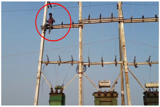 young man started playing on the electric pole to get salary