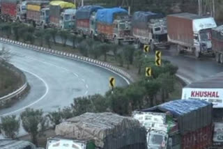 Srinagar jammu highway closed for traffic