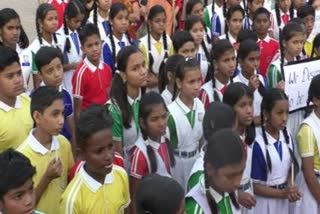 students of Bhatapara Paid tribute