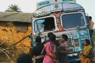 truck accident in deogarh
