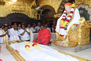 H.D Devegowda visits Sayibaba temple to get good result in by election