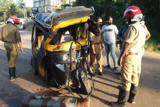 auto and car collided  auto and car collided in kannur  kannur accident  ഓട്ടോയും കാറും കൂട്ടിയിടിച്ചു  ഓട്ടോ ഡ്രൈവര്‍ക്ക് പരിക്ക്  കണ്ണൂര്‍ അപകടം