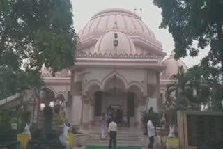 The Tadkeshwar Temple at Valsad, Abrams, changes its color 3 times a year