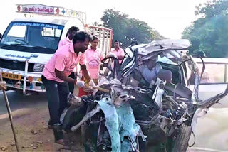 accident at khammam one person spot dead