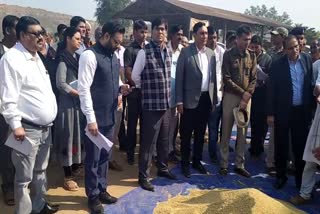 Officers inspected paddy purchase center in ratanpur