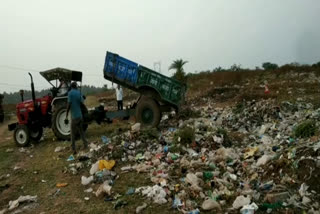 the-city-council-is-throwing-the-citys-garbage-behind-community-health-center-narsinghpur