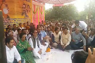 people gathered in Bharatpur to protest against the film Panipat, people protest against the film Panipat, people protest film Panipat in Bharatpur, भरतपुर में फिल्म पानीपत का विरोध