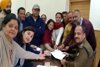 councilor gave Memorandum to SP shimla