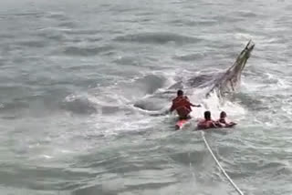 ಅಪಘಾತಕ್ಕೀಡಾದ ಮೀನುಗಾರಿಕ ದೋಣಿ , Seven fishermen missing at Arabian Sea