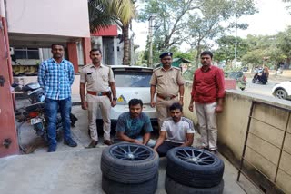 ಕಾರ್​ವೀಲ್ ಕದಿಯುತ್ತಿದ್ದ ಇಬ್ಬರ ಬಂಧನ, Arrested of thieves who theft the car mag wheel