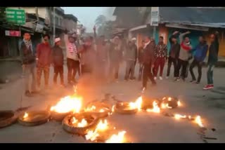 বন্ধৰ প্ৰভাৱত অচল হৈ পৰিছে সকলো প্ৰকাৰৰ যান-বাহনৰ চলাচল